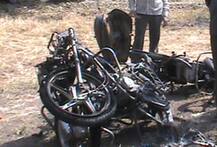 प्रेमभंगाच्या रागातून प्रियकरानं प्रेयसीच्या घरासमोरील दुचाकी जाळल्या