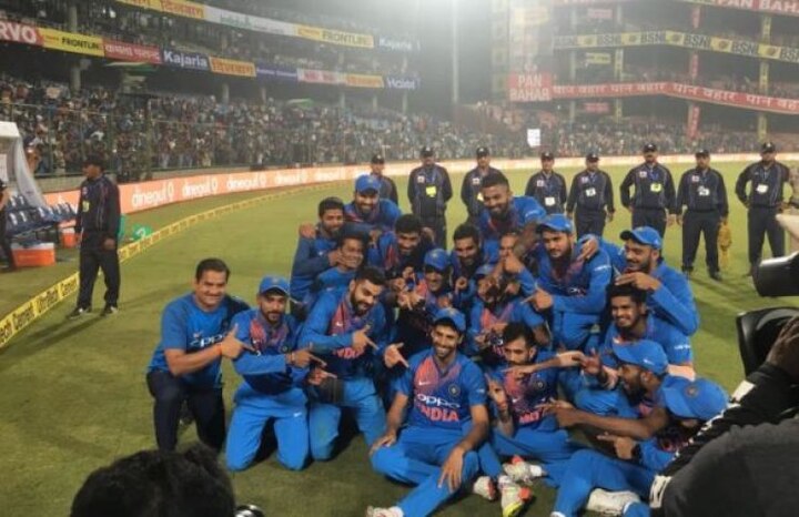 India beat New Zealand win by 53 runs latest update नेहराला शानदार निरोप, भारताची न्यूझीलंडवर 53 धावांनी मात