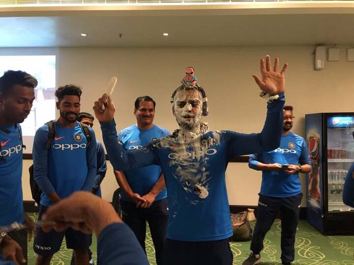 राजकोटच्या मैदानात टीम इंडिया हरली, त्यामुळे साहजिकच विराट कोहलीच्या 29 व्या वाढदिवसाच्या आनंदावर थोडंसं विरजण पडलंय. पण गेल्या नऊ वर्षांच्या कारकीर्दीत विराट कोहलीने एक फलंदाज, एक कर्णधार आणि एक स्पोर्टस ब्रँड म्हणून गाठलेली उंची आपल्याला कधीच नाकारता येणार नाही.