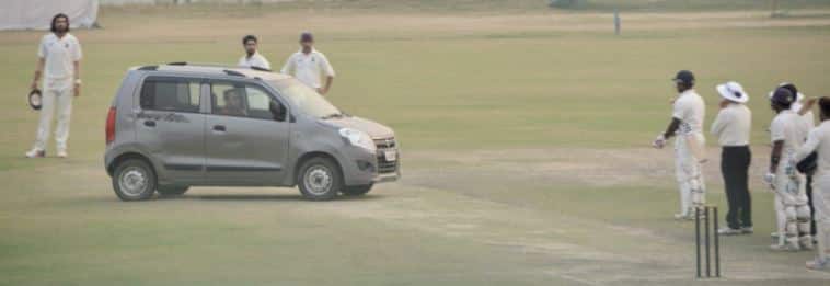 during the ranji trophy match a man carrying a car till the pitch रणजी सामन्यात थेट खेळपट्टीपर्यंत कार, मनोरुग्णाचा पराक्रम