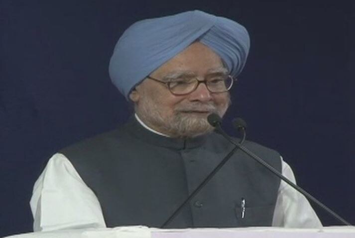Demonetisation & GST blow is complete disaster for our economy, it has broken the back of our small businesses: Manmohan Singh नोटाबंदी म्हणजे संघटीत लूट,अर्थव्यवस्था उद्ध्वस्त: मनमोहन सिंह