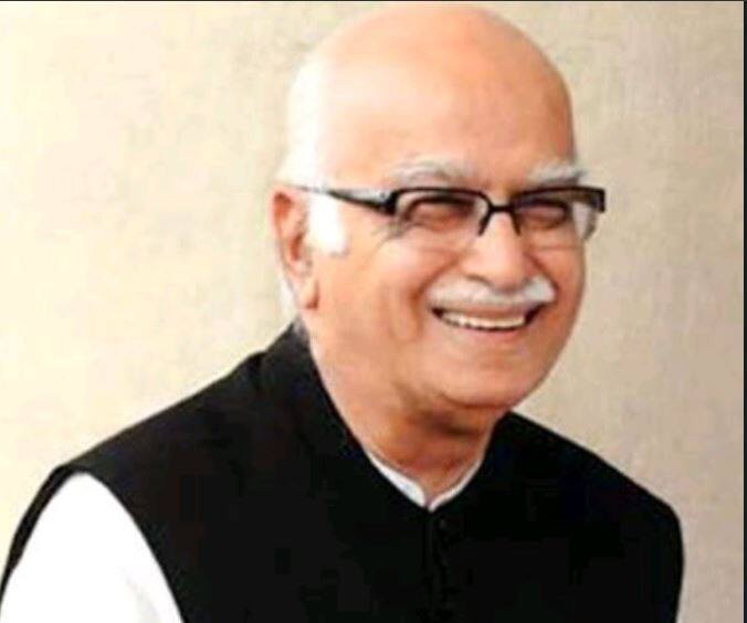 राजस्थानमध्ये जनसंघाचं काही काळ काम केल्यानंतर 1957 मध्ये अडवाणी दिल्लीत आले. त्यानंतर लवकरच त्यांना जनसंघाच्या सचिव आणि अध्यक्षपदी काम करण्याची संधी मिळाली. जनसंघाच्या विविध पदावर काम केल्यानंतर, कानपूरमधील कार्यकारिणीच्या बैठकीत पक्षाने त्यांना अध्यक्ष म्हणून नवी जबाबदारी दिली.