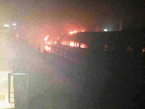 मोनोरेलच्या आगीवर नियंत्रण, दोन डब्यांचं नुकसान, सेवा ठप्प