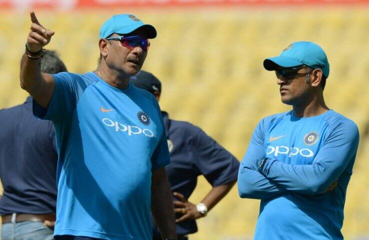 ravi shashtri reaction on ms dhoni retirement latest update धोनीवर काही लोक प्रचंड जळतात : रवी शास्त्री