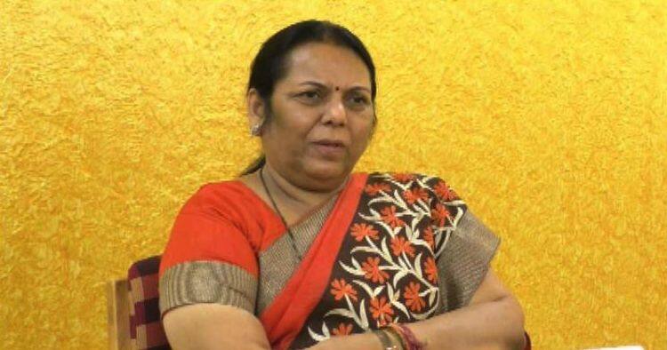 Neelam Gorhe criticized Government latest updates बुलेट ट्रेनसाठी पैसा, मात्र महिलांच्या समस्यांकडे दुर्लक्ष : निलम गोऱ्हे