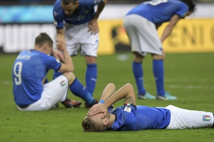 for the first time in 60 years football history, italy fail to qualify for FIFA world cup 60 वर्षात पहिल्यांदाच इटलीचा संघ फिफासाठी अपात्र