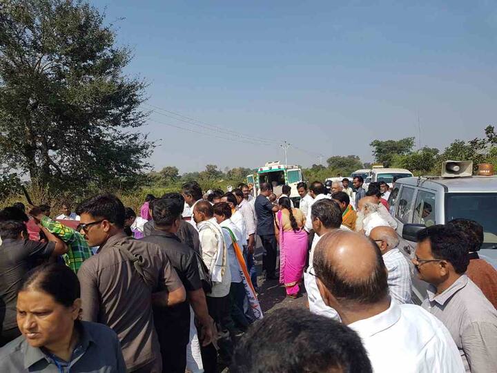 शरद पवार गडचिरोलीच्या दौऱ्यावर आहेत. नागपूरहून गडचिरोलीला जाताना भिवापूरजवळ एका गाडीला अपघात झालेला होता. 