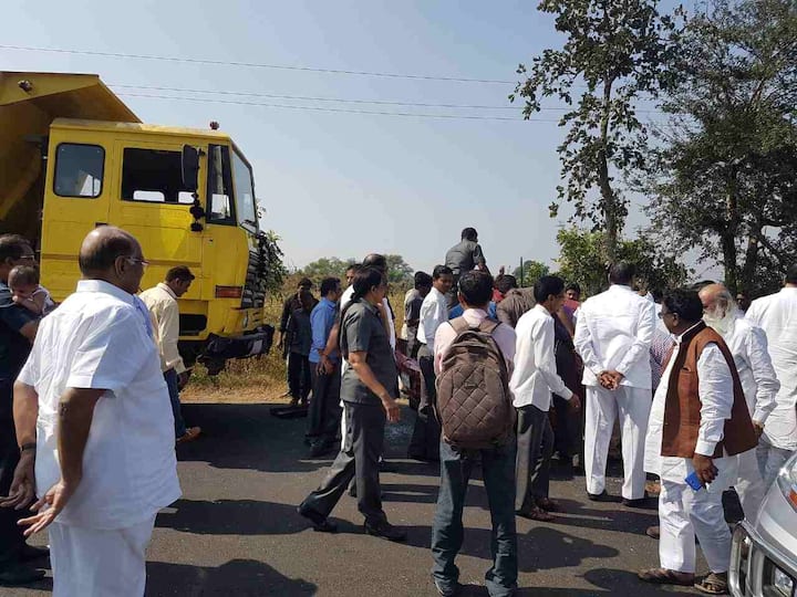 जखमींना जवळच्या रुग्णालयात उपचारांसाठी दाखल करण्यात आलं आहे.