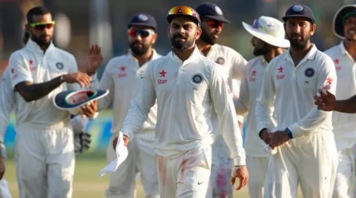 कोलकाता : विजयरथावर सवार असलेली टीम इंडिया श्रीलंकेविरुद्धच्या कसोटी मालिकेसाठी सज्ज झाली आहे. अडीच महिन्यांनंतर टीम इंडिया पुन्हा एकदा श्रीलंकेशी भिडणार आहे. ज्यामध्ये भारत श्रीलंकेला पराभवाची धूळ चारण्यास उत्सुक असेल.