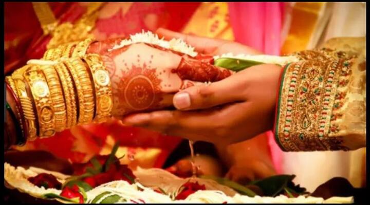 शादी डॉट कॉमनं देशातील तरुणाईशी निगडीत एक सर्व्हे केला आहे. या सर्व्हेतून एक महत्वाची माहिती समोर आली आहे. आजचे तरुण लग्नापेक्षाही करिअरबाबत फार दक्ष असल्याचं यातून समोर आलं आहे.