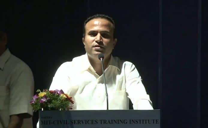 Big scam in towing, says Sanjay Nirupam latest updates टोईंगमध्ये मोठा घोटाळा, मुख्यमंत्र्यांच्या जवळचे IAS दराडेंशी लागेबंध : निरुपम