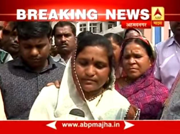Kopardi Rape And Murder Case: Ahmednagar: Kopardi rape victim parents happy with court decision कोपर्डी: 'छकुलीचे लचके तोडणाऱ्यांचेही तसेच लचके तोडा'