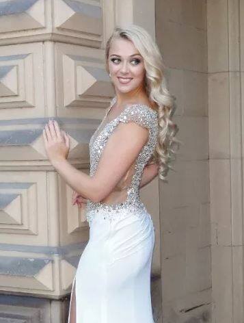 दुसऱ्या क्रमांकाचं पारितोषिक इंग्लंडच्या स्टेफिनी हिलला मिळालं. 