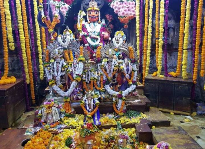 पुराणातील कथेनुसार ‘मणी आणि मल्य’ या अतिक्रूर प्रवृत्तीच्या दानवांशी सलग सहा दिवस शिवशंकराने मार्तंडभैरव अवरात घेऊन तुंबळ युद्ध करून या दोन्ही दानवांचा आपल्या ‘खड्ग (भलीमोठी तलवार)’ शस्त्राने त्यांचा वध केला, हाच तो ‘चंपाषष्ठी’चा विजयी दिवस.