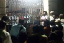 महावितरण कर्मचाऱ्यांनी 10 वरिष्ठांना कार्यालयात कोंडलं