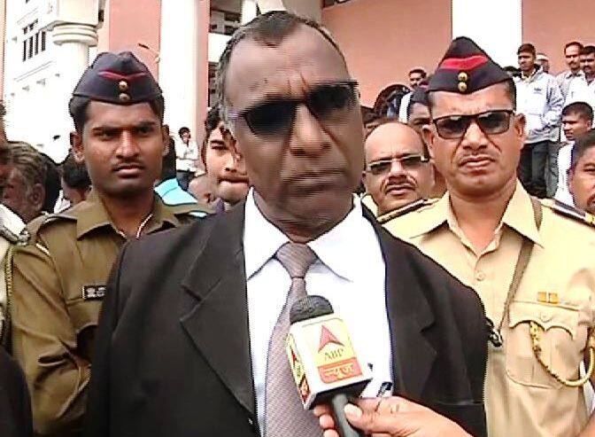 Kopardi Rape and Murder Case : Convict Jitendra Shinde’s lawyer receives threat call कोपर्डी निकाल : दोषी जितेंद्र शिंदेच्या वकिलांना धमकी