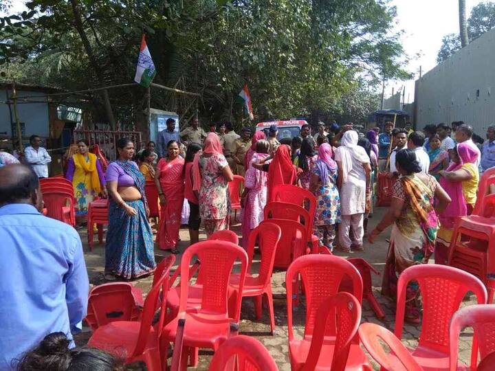 या फेरीवाल्यांना निरुपम यांनी भडकवल्याचा आरोप मनसेनं केला होता. याच मारहाणीच्या निषेधार्थ निरुपम यांची सभा उधळल्याची माहिती मनसे नेते संदीप देशपांडे यांनी दिली.