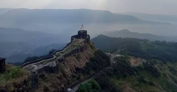 या दिनानिमित्त सरकारच्या वतीने प्रतापगडावर विविध कार्यक्रम आयोजित केले जातात.