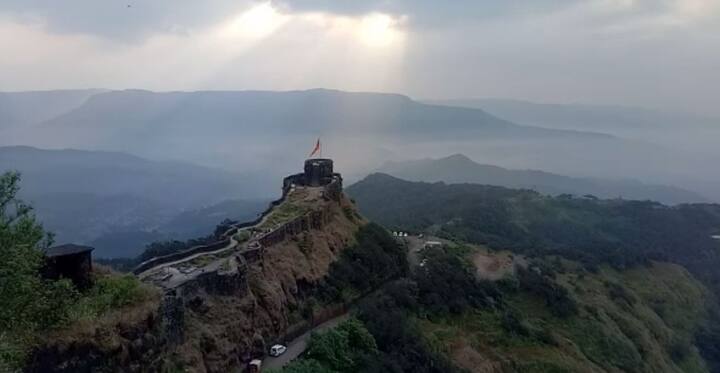 शिवरायांच्या शौर्याच्या अनेक प्रसंगापैकी एक म्हणजे अफझलखानाचा वध आहे. त्यानिमित्तच प्रतापगड उत्सव म्हणजेच शिवप्रताप दिन साजरा केला जातो.