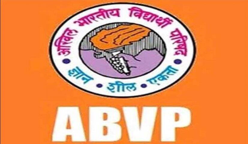 ABVP workers nabbed in Nagpur University एबीव्हीपीच्या कार्यकर्त्यांचा नागपूर विद्यापीठात धुडघूस, महिलांनाही धक्काबुक्की