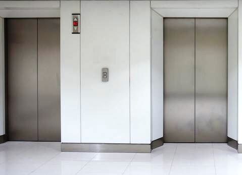 Mumbai : Man falls from 11th floor in gap of lift latest update लिफ्ट न येताच दरवाजा उघडला, 11व्या मजल्यावरुन पडून एकाचा मृत्यू