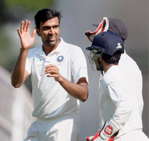 ऑस्ट्रेलियाचे महान गोलंदाज लिली यांनी 1981 मध्ये 56 कसोटी सामन्यात 300 विकेट्स घेतल्या होत्या. त्यानंतर 36 वर्षांनी अश्विनने हा विक्रम मोडला आहे.