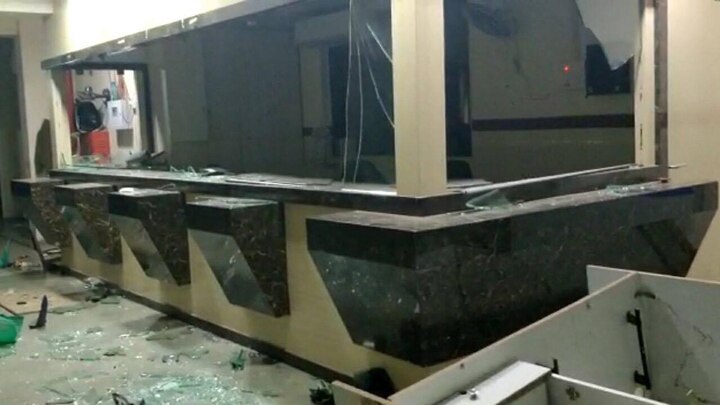 Relatives of dead patients attack on hospital in Kalyan latest update कल्याणमध्ये रुग्ण दगावल्याने नातेवाईकांकडून रुग्णालयाची तोडफोड