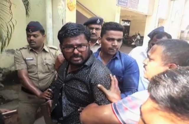 अनिकेत कोथळेच्या भावांचा आत्मदहनाचा प्रयत्न