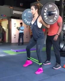 फिट राहण्यासाठी मलायका अरोरा काय करते?