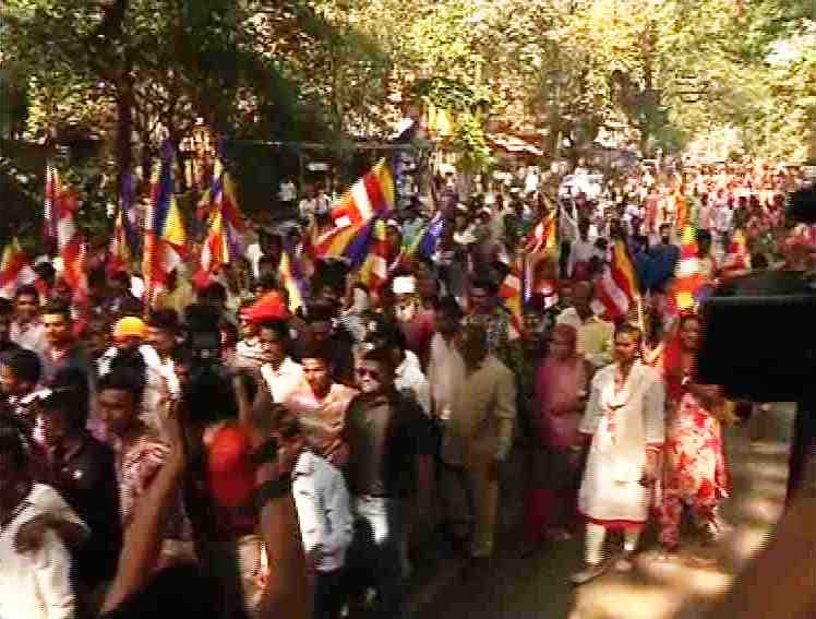 Mumbao : Aathvan March held from Indu Mill to Chaityabhoomi for Amberkar memorial बाबासाहेबांच्या स्मारकाची आठवण करुन देण्यासाठी 'आठवण मोर्चा'