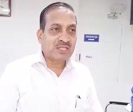 हातात बांगड्या भरल्या नाहीत, जिल्हाधिकाऱ्यांचा वाळूमाफियांना दम