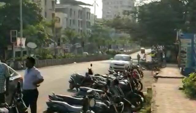 कल्याणमध्ये बँकेबाहेरुन नऊ लाखांची लूट, चोरट्यांचा शोध सुरु  