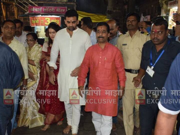 झहीर आणि ‘चक दे इंडिया’ गर्ल सागरिका यांनी गेल्या आठवड्यात 23 नोव्हेंबरला नोंदणी पद्धतीने विवाह केला. 