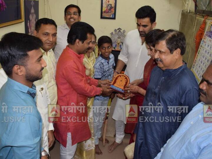 त्यानंतर त्यांनी काल कोल्हापूरच्या अंबाबाईचं दर्शन घेतलं. यावेळी देवस्थान समितीने अंबाबाईची मूर्ती देवून त्यांचा सन्मान केला.