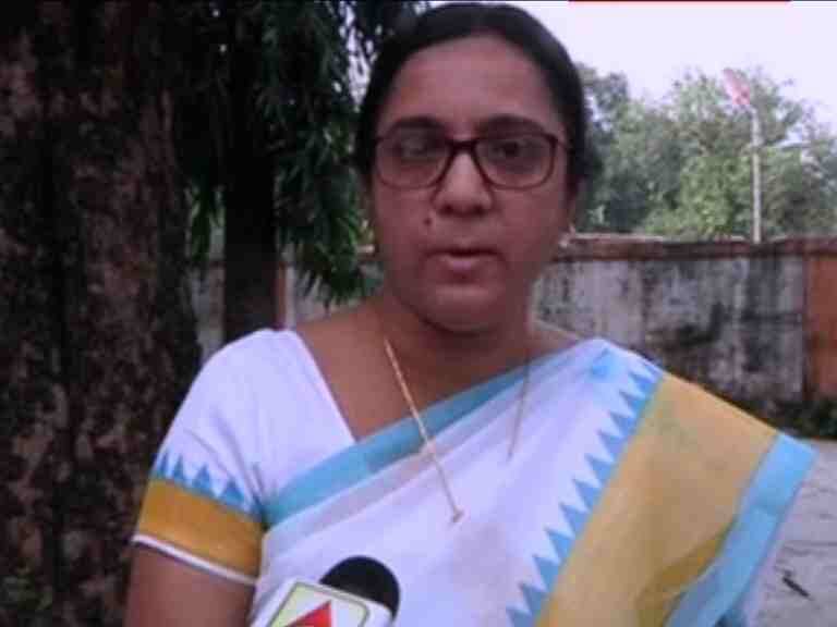 प्रवीण महाजनांचा मृत्यू नैसर्गिक नाही : सारंगी महाजन BJP MP Poonam Mahajan’s PA’s goons threaten of life, claims Sarangi Mahajan प्रवीण महाजनांचा मृत्यू नैसर्गिक नाही : सारंगी महाजन