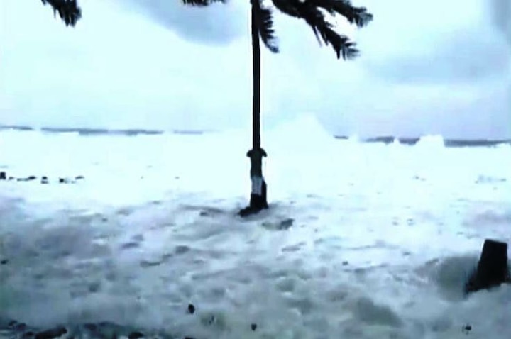 Cyclone Ockhi near about 1 thousand km from Mumbai ओखी चक्रीवादळ मुंबईपासून एक हजार किमीवर
