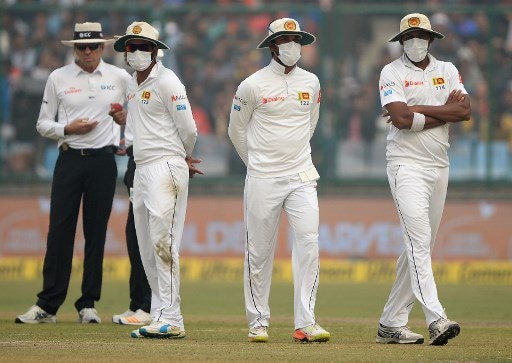Sri lankan players used mask to protect from pollution दिल्लीतील प्रदूषणामुळे श्रीलंकेवर मास्क लावून खेळण्याची वेळ