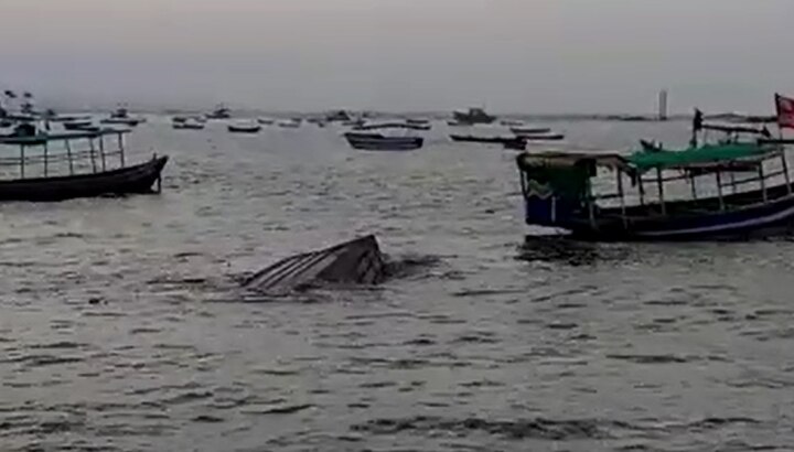 Police Boat drown in the sea of Malvan latest update मालवणच्या समुद्रात पोलिसांची गस्तीनौका बुडाली