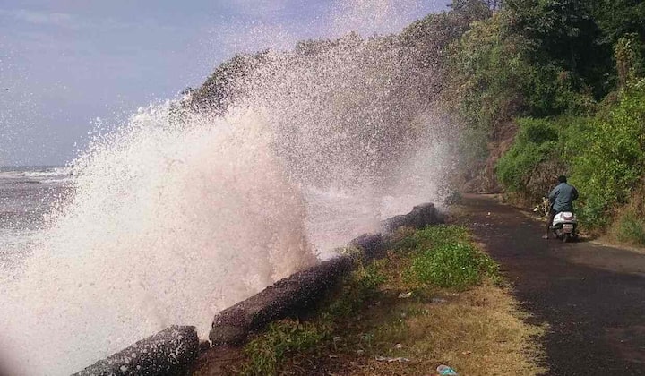 मुंबईसह राज्यभरात ओखी वादळाचा परिणाम जाणवू लागला आहे.