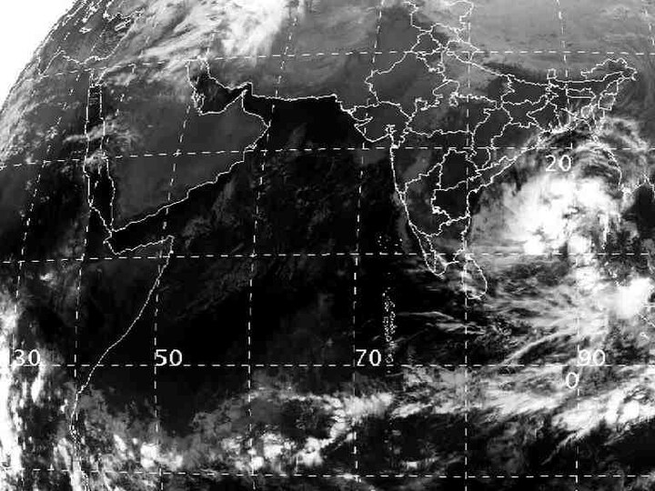No signs of Ockhi Cyclone on Image shared by IMD after it passes Surat latest update गेलं ओखी कुणीकडे? चक्रीवादळाचा नामोनिशाण नाही!