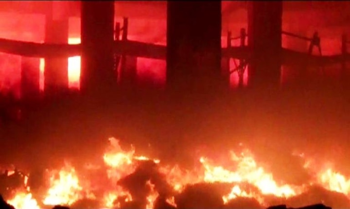 Bhiwandi : Godown fire rages on second day पाणी नसल्याने भिवंडीतील आग विझवण्यासाठी दोन दिवस लागणार!