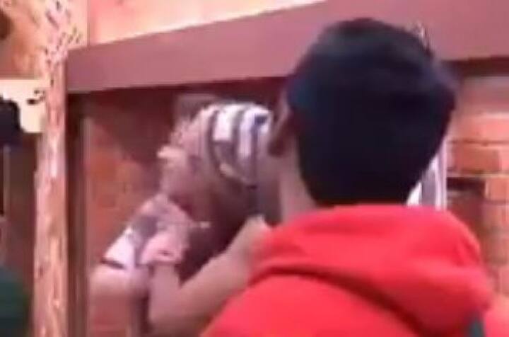 शिल्पाचे चाहतेही आकाश ददलानीवर भडकले आहेत. आकाशला बाहेर काढा अशी मागणी चाहते करत आहेत.