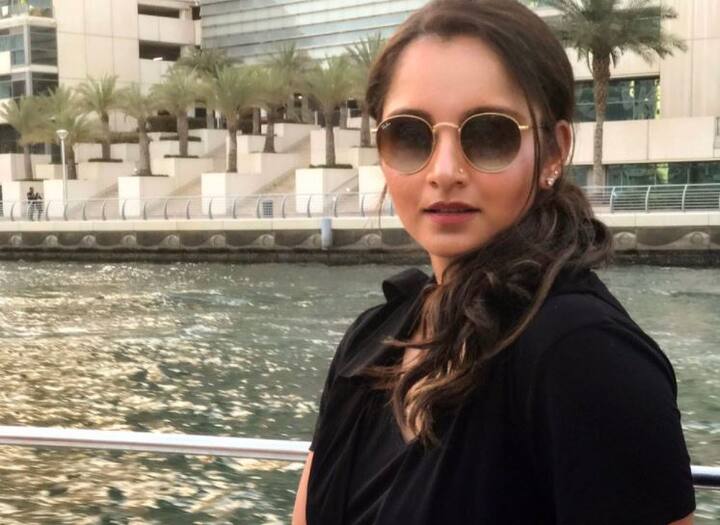 भारताची टेनिस स्टार सानिया मिर्झाचं क्रिकेटप्रेम जगजाहीर आहे. स्वत: टेनिस खेळणाऱ्या सानियाचं दुसरं प्रेम क्रिकेट आहे. त्यामुळेच की काय पाकिस्तानचा क्रिकेटपटू शोएब मलिकशी तिने लगीनगाठ बांधली. 