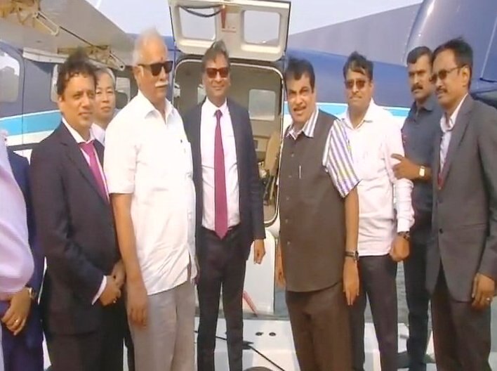 First trial run of sea plane held in Mumbai girgaon chaupaty मुंबईत देशातल्या पहिल्या सी प्लेनची चाचणी