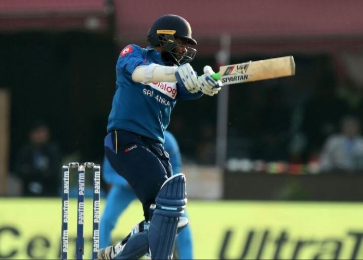 श्रीलंकेनं अवघ्या तीन विकेट्सच्या मोबदल्यात ते आव्हान पार केलं. त्यात सलामीच्या उपुल थरंगाचा ४९ धावांचा वाटा मोलाचा ठरला. अँजलो मॅथ्यूज २५, तर निरोशन डिकवेला २६ धावांवर नाबाद राहिला.