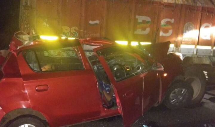 पहाटेची वेळ होती, ड्रायव्हरला आराम मिळावा यासाठी ऋषिकेशने थोडावेळ गाडी चालवायचं ठरवलं आणि स्टेअरींग हातात घेतलं. पण कात्रजच्या घाटात ऋषिकेशचा कारवरचा ताबा सुटला आणि कार ट्रकला जाऊन धडकली.