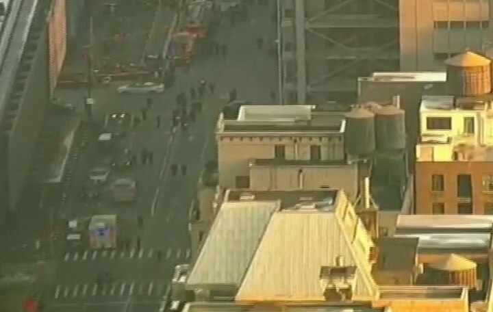 New York : explosion in Manhattan near Times Square, NYPD confirms blast latest update न्यूयॉर्कच्या मॅनहॅटनमध्ये स्फोट, संशयित ताब्यात