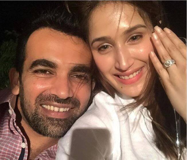 'चक दे इंडिया' आणि 'प्रेमाची गोष्ट' फेम अभिनेत्री सागरिका घाटगे 23 नोव्हेंबर 2017 रोजी माजी क्रिकेटपटू झहीर खानसोबत लग्नबंधनात अडकली. 2014 मध्ये झहीरने क्रिकेटमधून निवृत्ती घेतली. मात्र आयपीएलमध्ये दिल्ली डेअरडेव्हिल्स संघातून तो टी20 सामने खेळत राहिला.