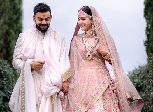 Destination Wedding to Anushka Sharma, Virat Kohli was suggested by a Celebrity Couple 'विरानुष्का'ला इटलीचं रिसॉर्ट 'या' सेलिब्रेटी कपलने सुचवलं