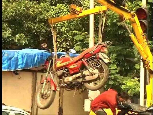 बेवारस गाड्या लिलावात किंवा भंगारात, मुंबई मनपाचा निर्णय